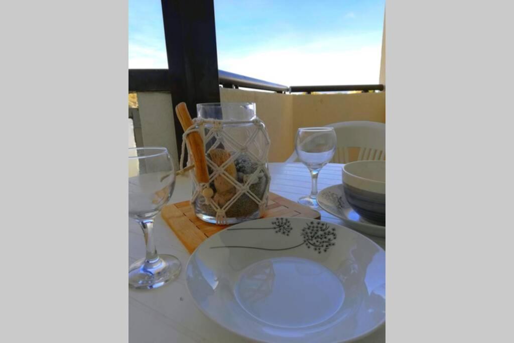 Appartement Soleil Levant - Acces Direct Plage - Terrasse - Une Chambre - Proche Commerces 르발카레스 외부 사진